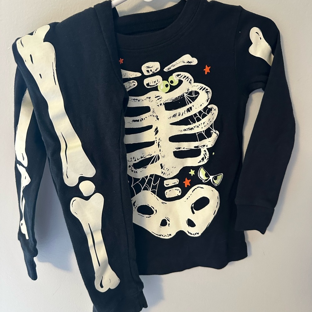 Carter's Halloween Pajama Set with Glow-in-the-Dark Design